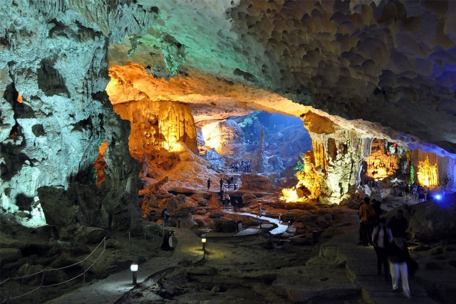 Hang Sửng Sốt - Điểm đặt chân trong chuyến du lịch Hạ long 1 ngày Hang Sửng Sốt - Điểm đặt chân trong chuyến du lịch Hạ long 1 ngày