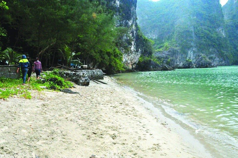 Một đảo thuộc vịnh Bái Tử Long Một đảo thuộc vịnh Bái Tử Long