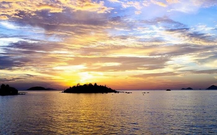 5 Bãi biển có cảnh bình minh đẹp nhất Việt Nam 3